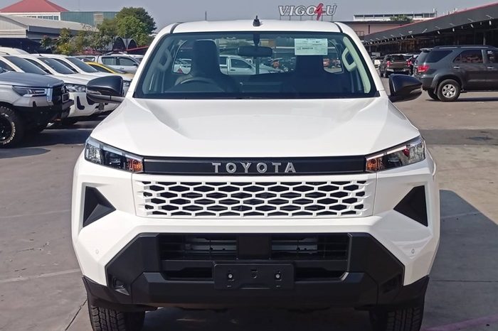 TRAVO 4TREX 4WD 2026 2.8 MT STANDARD WHITE 93114 full