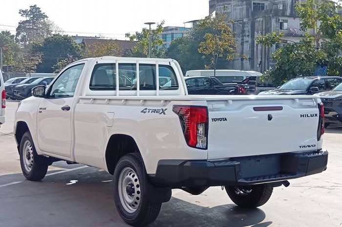 TRAVO 4TREX 4WD 2026 2.8 MT STANDARD WHITE 93114 full