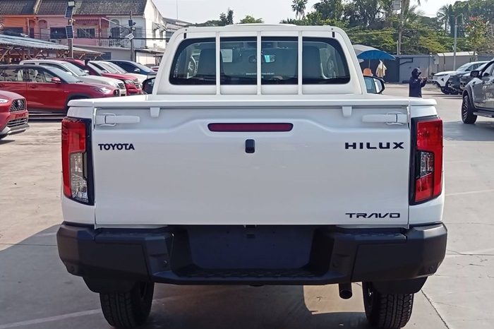TRAVO 4TREX 4WD 2026 2.8 MT STANDARD WHITE 93114 full