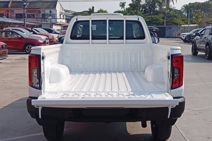 TRAVO 4TREX 4WD 2026 2.8 MT STANDARD WHITE 93114 full