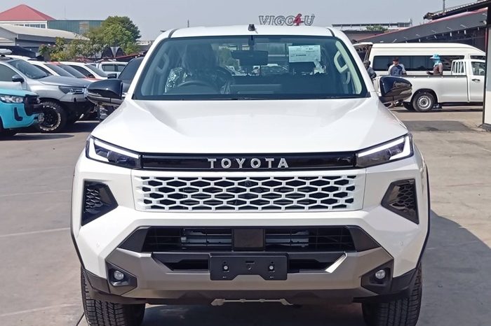 TRAVO OVERLAND PRE 2026 2.8 AT DOUBLE CAB WHITE  40096 full