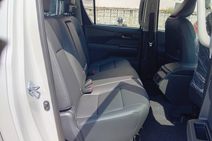 TRAVO OVERLAND PRE 2026 2.8 AT DOUBLE CAB WHITE  40096 full