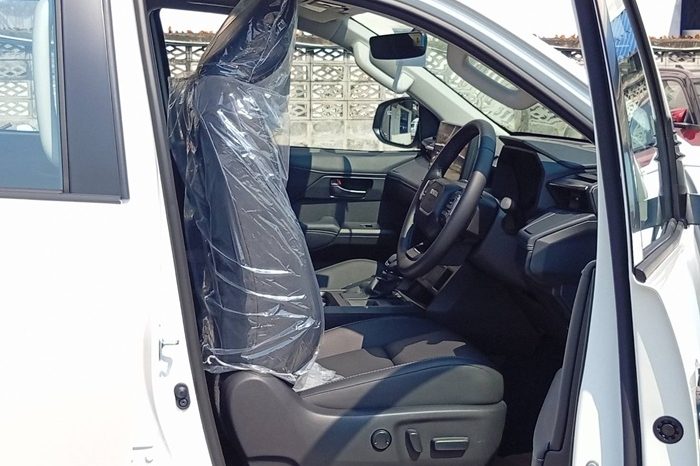 TRAVO OVERLAND PRE 2026 2.8 AT DOUBLE CAB WHITE  40096 full