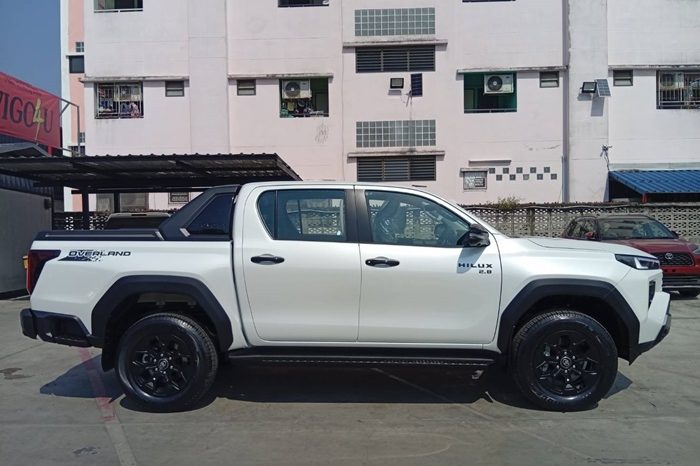 TRAVO OVERLAND PRE 2026 2.8 AT DOUBLE CAB WHITE  40096 full