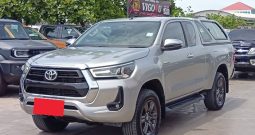 REVO 4WD 2022 2.4 MID MT SAMRT CAB SILVER  1762