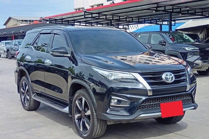 TOYOTA 2WD 2020 2.8V AT FORTUNER BLACK  8325 full