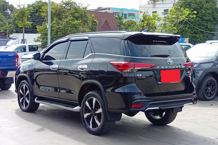 TOYOTA 2WD 2020 2.8V AT FORTUNER BLACK  8325 full