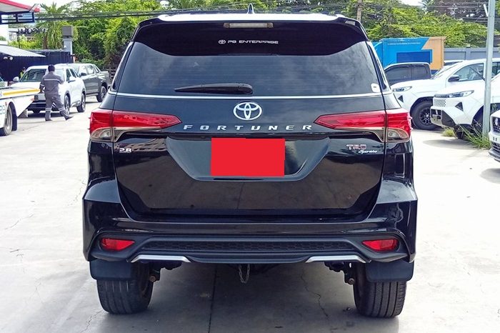 TOYOTA 2WD 2020 2.8V AT FORTUNER BLACK  8325 full