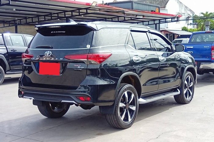 TOYOTA 2WD 2020 2.8V AT FORTUNER BLACK  8325 full