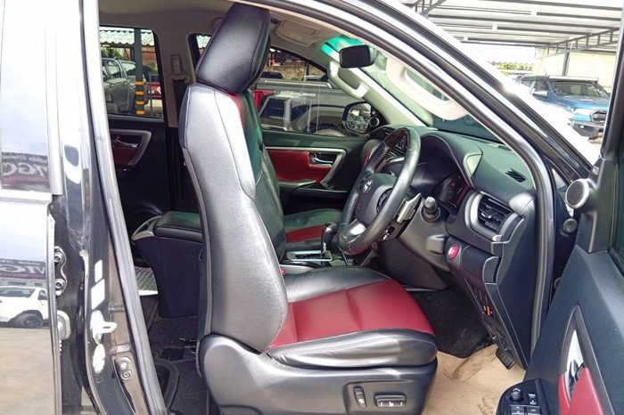 TOYOTA 2WD 2020 2.8V AT FORTUNER BLACK  8325 full