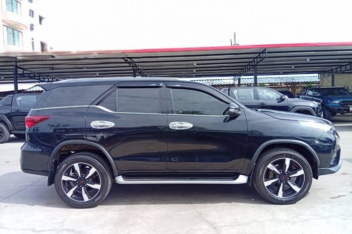 TOYOTA 2WD 2020 2.8V AT FORTUNER BLACK  8325 full