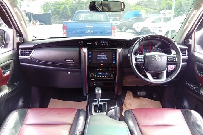 TOYOTA 2WD 2020 2.8V AT FORTUNER BLACK  8325 full