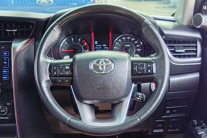 TOYOTA 2WD 2020 2.8V AT FORTUNER BLACK  8325 full