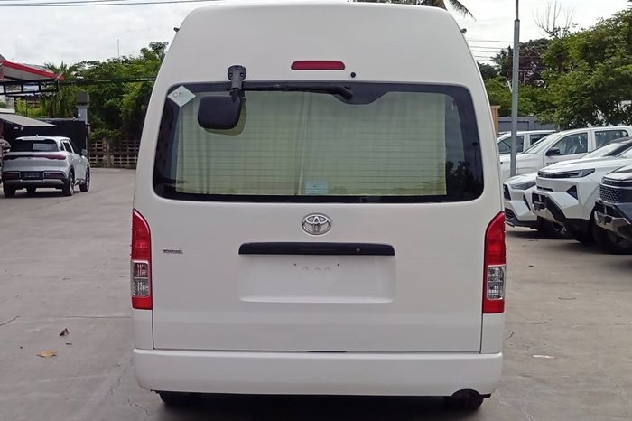 TOYOTA 2WD 2019 2.7 MT COMMUTER WHITE  3322 full