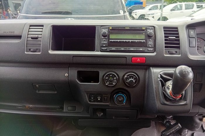 TOYOTA 2WD 2019 2.7 MT COMMUTER WHITE  3322 full