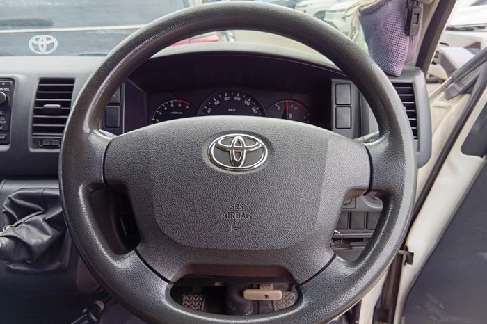 TOYOTA 2WD 2019 2.7 MT COMMUTER WHITE  3322 full