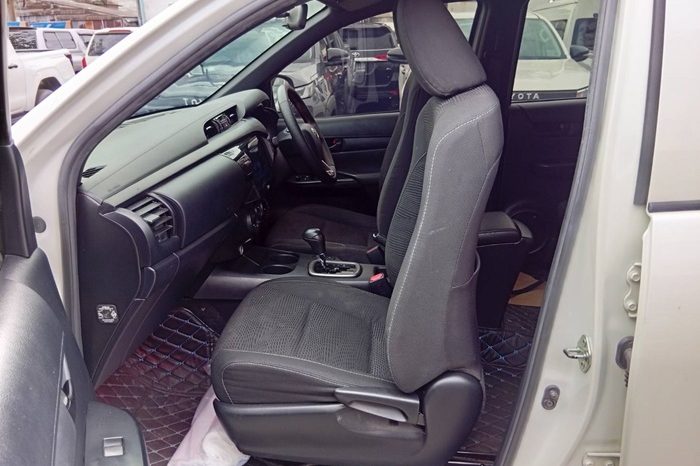 GR 2WD 2022 2.8G AT DOUBLE CAB WHITE  472 full