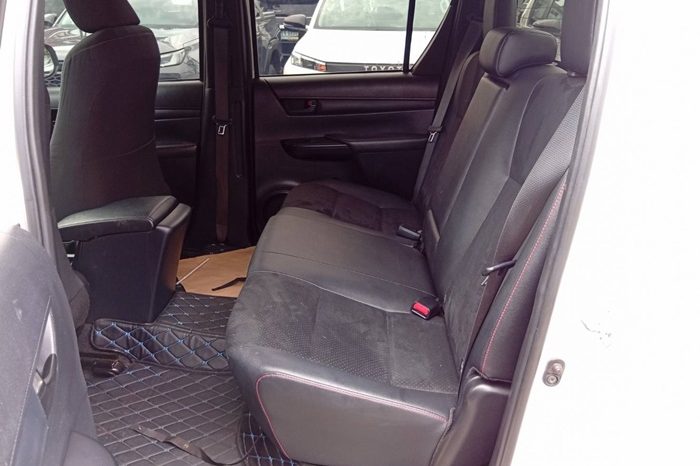 GR 2WD 2022 2.8G AT DOUBLE CAB WHITE  472 full