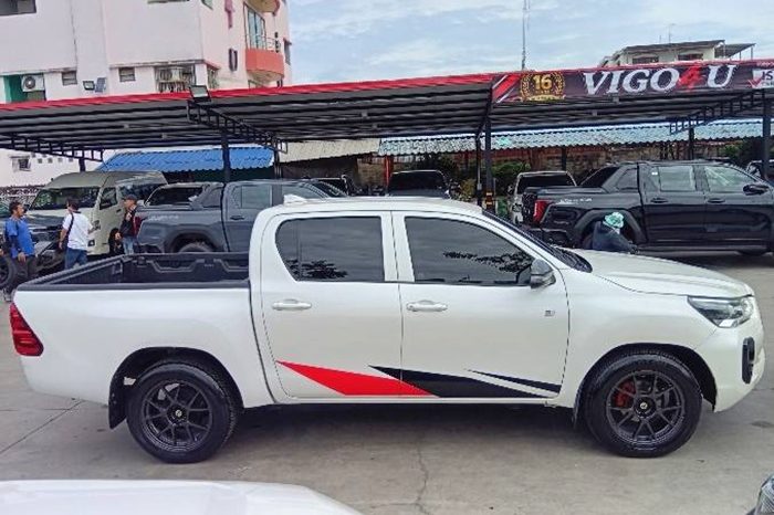 GR 2WD 2022 2.8G AT DOUBLE CAB WHITE  472 full