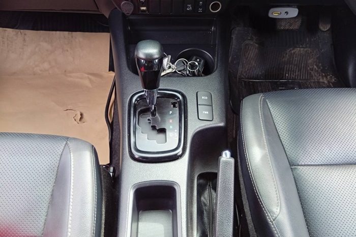 ROCCO 4WD 2022 2.8 HIGHT AT SMART CAB WHITE  9477 full