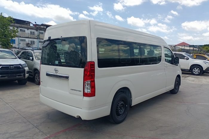 TOYOTA 2026 2WD 2.8 MT COMMUTER WHITE  6962 full