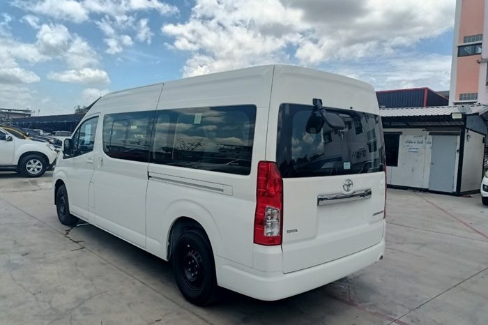 TOYOTA 2026 2WD 2.8 MT COMMUTER WHITE  6962 full