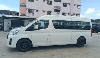 TOYOTA 2026 2WD 2.8 MT COMMUTER WHITE  6962 full