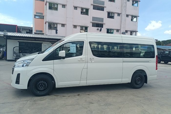 TOYOTA 2026 2WD 2.8 MT COMMUTER WHITE  6962 full