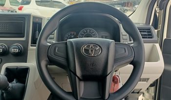 TOYOTA 2026 2WD 2.8 MT COMMUTER WHITE  6962 full