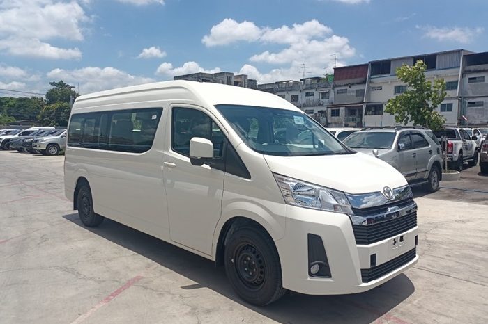 TOYOTA 2026 2WD 2.8 MT COMMUTER WHITE  6962 full