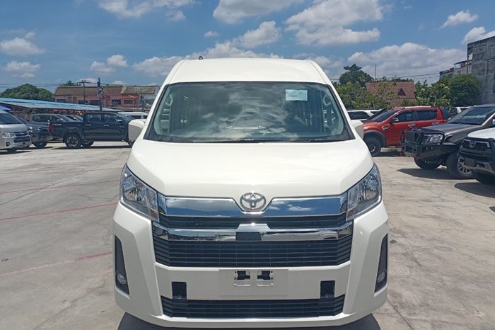 TOYOTA 2026 2WD 2.8 MT COMMUTER WHITE  6962 full