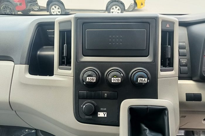 TOYOTA 2026 2WD 2.8 MT COMMUTER WHITE  6962 full