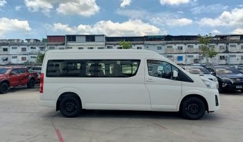 TOYOTA 2026 2WD 2.8 MT COMMUTER WHITE  6962 full