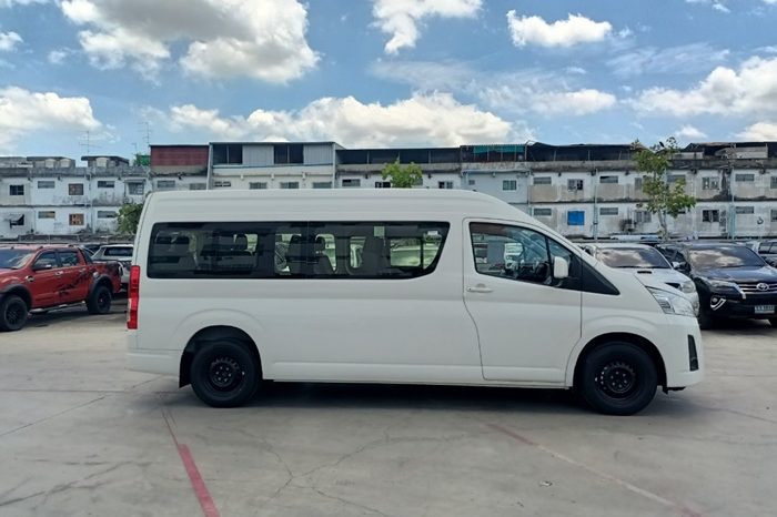 TOYOTA 2026 2WD 2.8 MT COMMUTER WHITE  6962 full