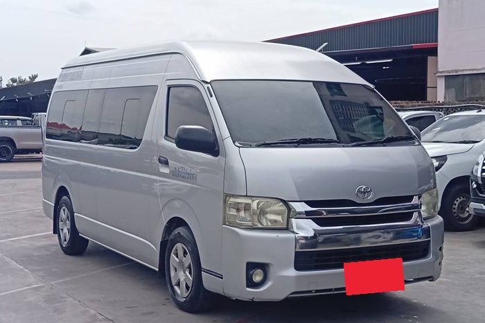 TOYOTA 2WD 2017 3.0 MT COMMUTER SILVER 2139 full