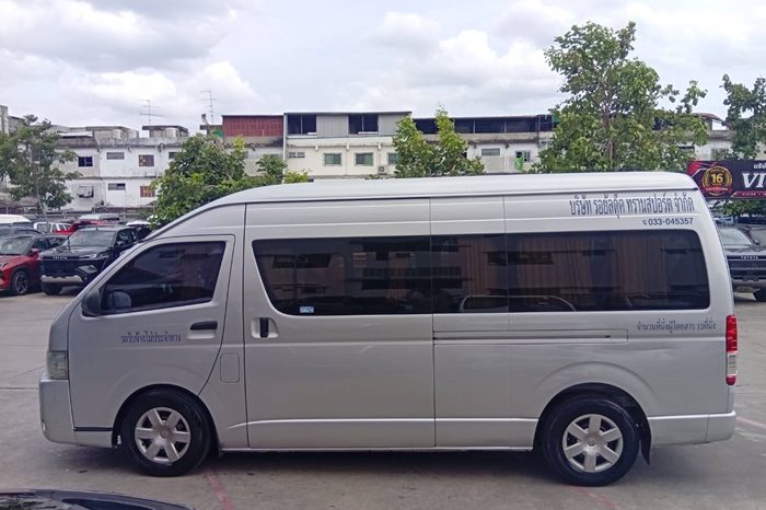 TOYOTA 2WD 2017 3.0 MT COMMUTER SILVER 2139 full