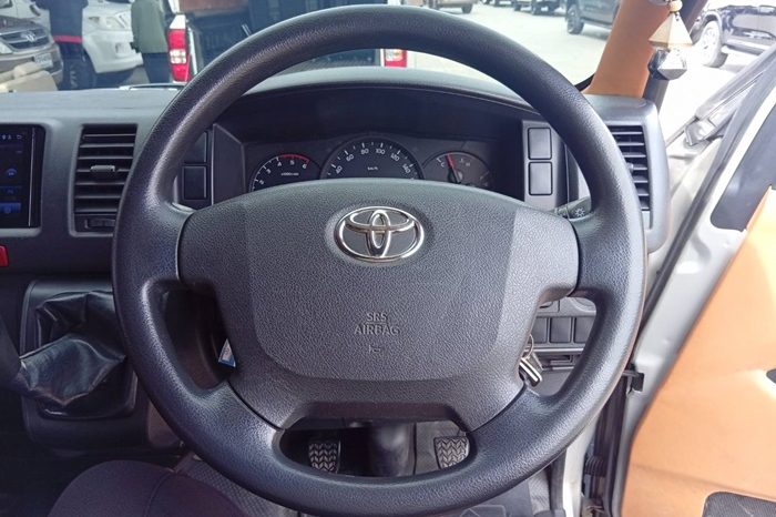 TOYOTA 2WD 2017 3.0 MT COMMUTER SILVER 2139 full