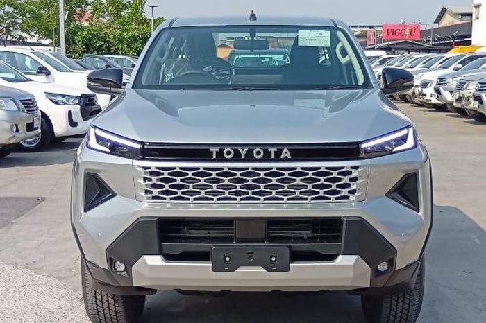 TRAVO 4TREX PREMIUM 4WD 2026 2.8 AT SMART CAB SILVER 32153 full