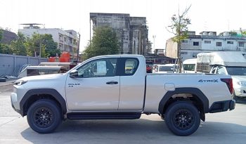 TRAVO 4TREX PREMIUM 4WD 2026 2.8 AT SMART CAB SILVER 32153 full