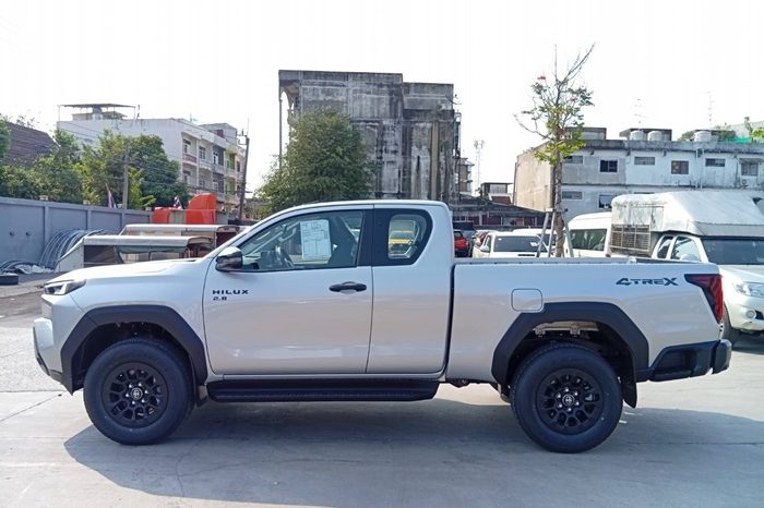 TRAVO 4TREX PREMIUM 4WD 2026 2.8 AT SMART CAB SILVER 32153 full