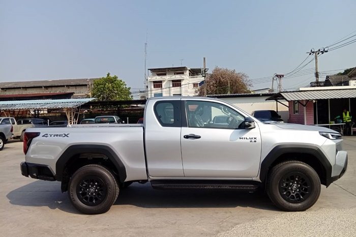 TRAVO 4TREX PREMIUM 4WD 2026 2.8 AT SMART CAB SILVER 32153 full