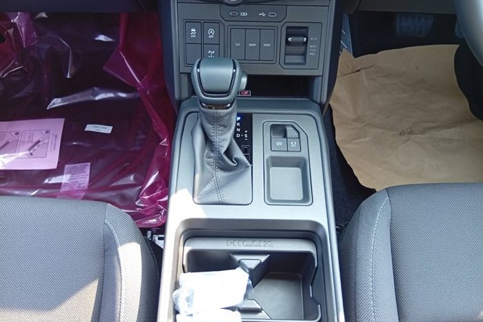 TRAVO 4TREX PREMIUM 4WD 2026 2.8 AT SMART CAB SILVER 32153 full