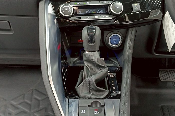 TOYOTA 2026 SUV PREMIUM YARIS CROSS 2WD 1.5 AT BLUE  72821 full