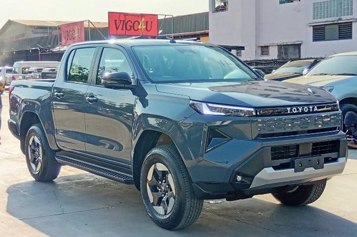 TRAVO E 2026 EV AT DOUBLE CAB GREY  800175 full
