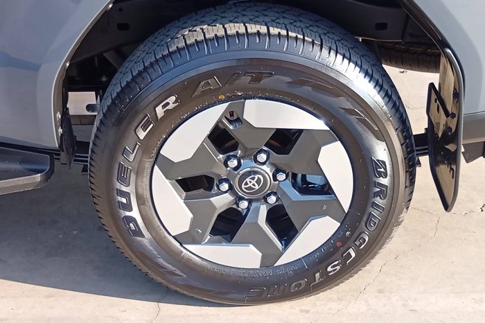 TRAVO E 2026 EV AT DOUBLE CAB GREY  800175 full