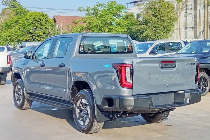 TRAVO E 2026 EV AT DOUBLE CAB GREY  800175 full