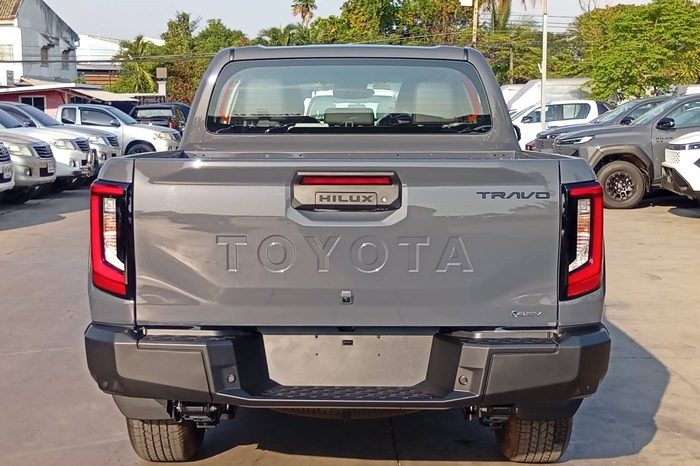 TRAVO E 2026 EV AT DOUBLE CAB GREY  800175 full