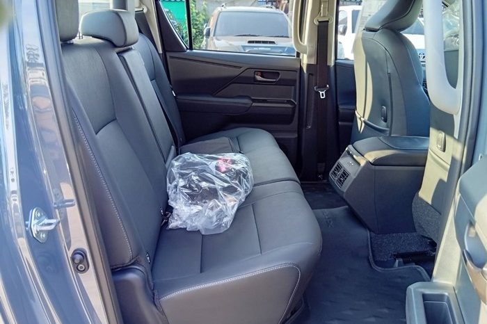 TRAVO E 2026 EV AT DOUBLE CAB GREY  800175 full