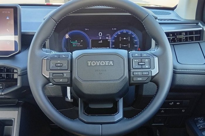 TRAVO E 2026 EV AT DOUBLE CAB GREY  800175 full