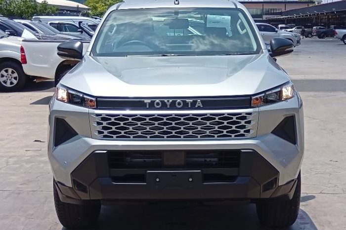 TRAVO SMART PRE 2026 2.8 AT DOUBLE CAB SILVER0  201571 full